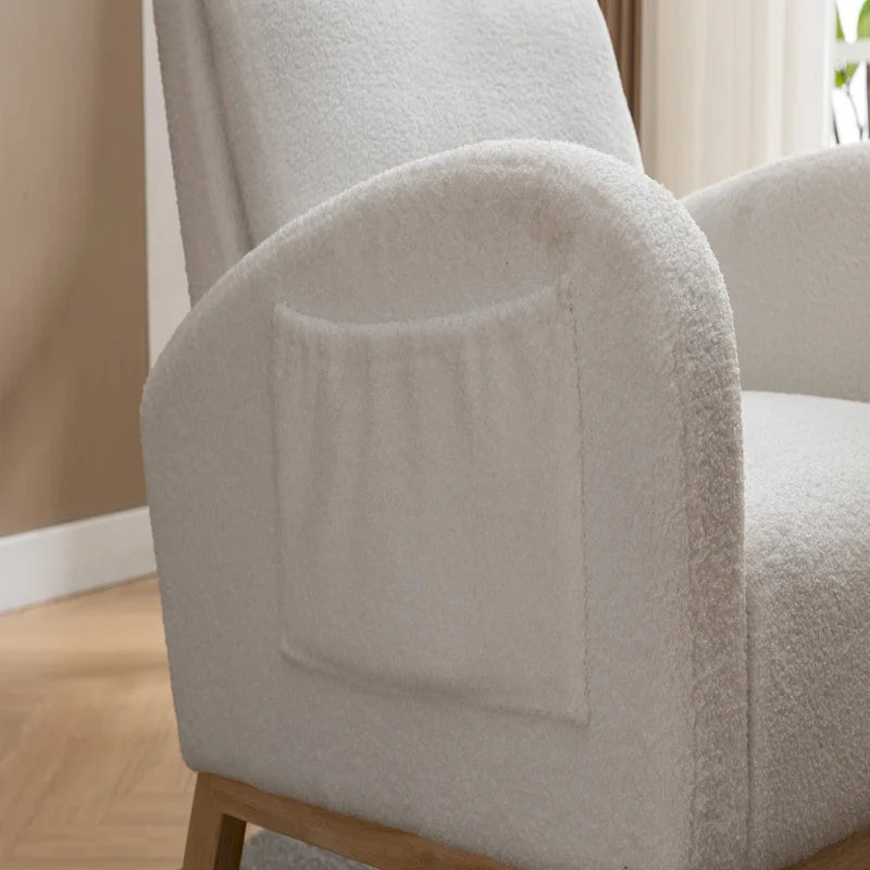 Gepolsterter Schaukelstuhl aus Teddy-Stoff mit Massivholzgestell fürs Wohnzimmer oder Kinderzimmer